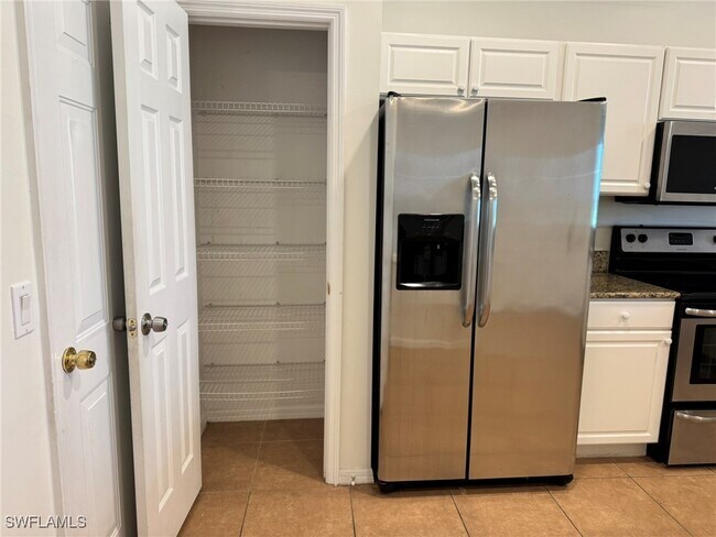 Foto del edificio - 860 Hampton Cir