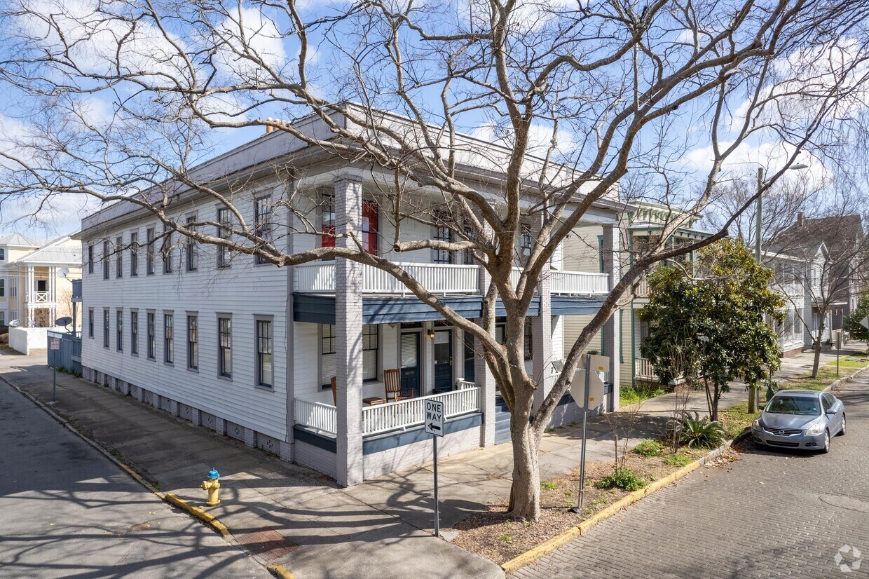Foto del edificio - 310-316 E Waldburg St