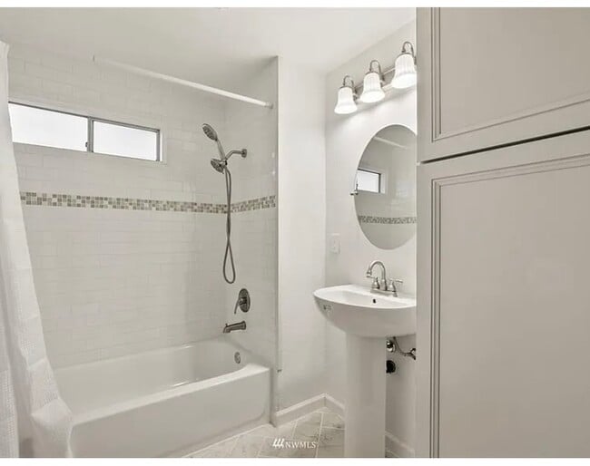 Upstairs bathroom - 1011 Olympic Ave