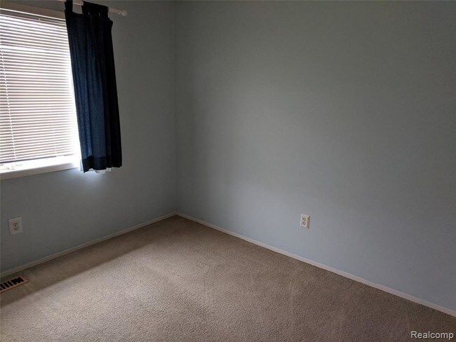 Foto del edificio - 5277 E Eleven Mile Rd