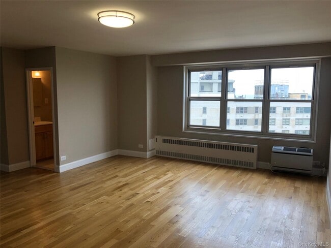 Building Photo - 123-33 83rd Ave