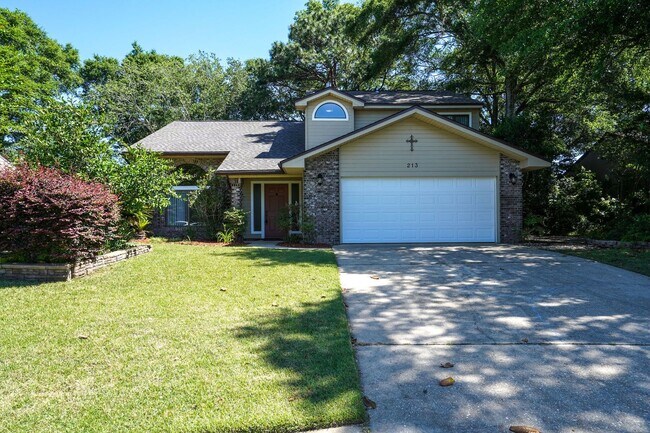 Foto del edificio - 4 BR / 2.5 BA – RARE FIND IN ROCKY BAYOU