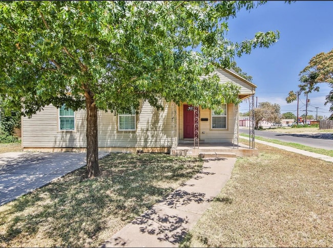 Building Photo - Cute 4 Bedroom close to Texas Tech