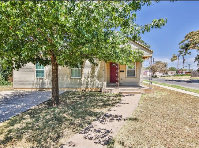 Foto del edificio - Cute 4 Bedroom close to Texas Tech