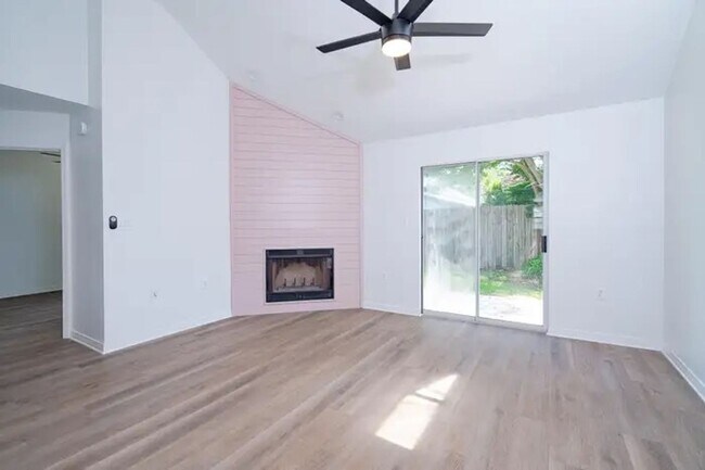 Foto del edificio - Stunning 3 Bedroom Home in Fort Walton Beach!