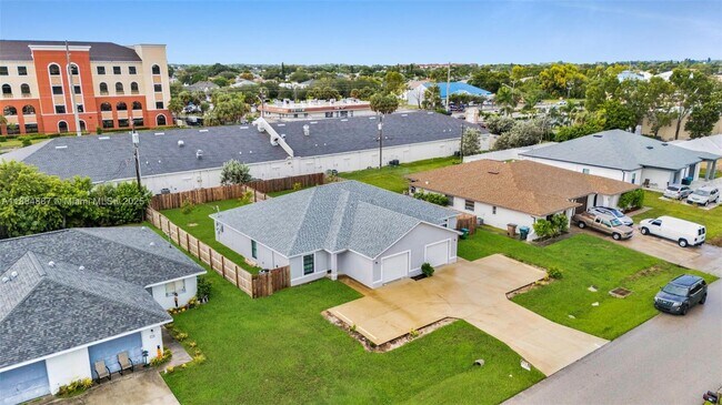 Foto del edificio - 326 SE 16th Pl