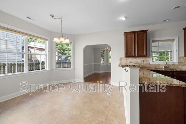 Building Photo - 405 Braxcarr St