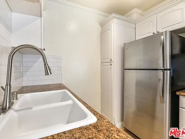 Foto del edificio - 1112 N Olive Dr