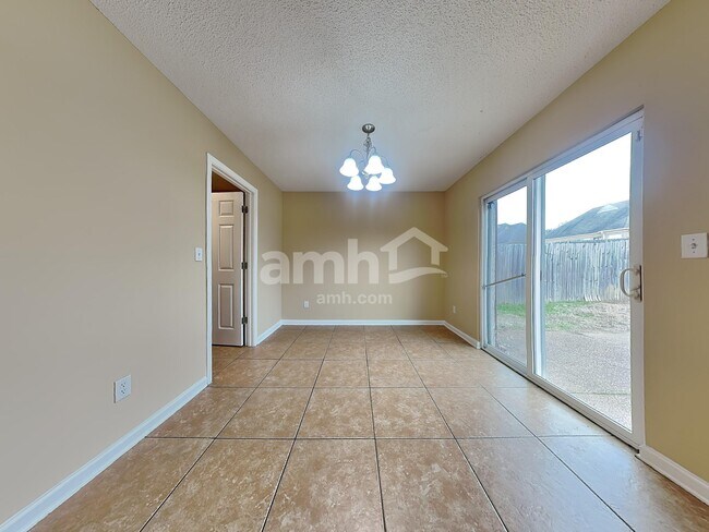 Foto del edificio - 10098 Chariden Dr