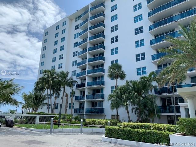 Foto del edificio - 7501 E Treasure Dr
