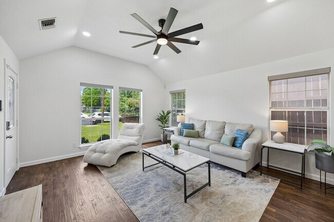 Foto del edificio - 630 W Neely St