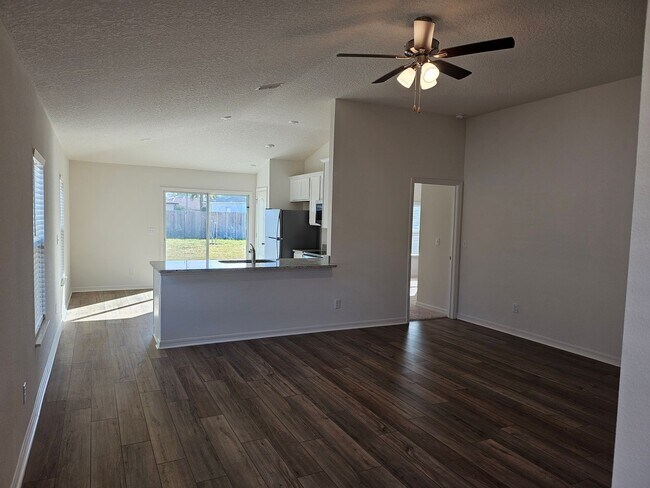 Building Photo - Great Newer Home is Palm Coast Ready for Move-In!