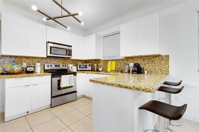 Foto del edificio - 427 Garlenda Ave