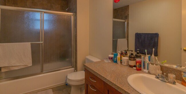 Building Photo - 366 Highland Ave