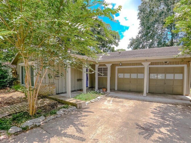Building Photo - 9829 Cedardale Dr