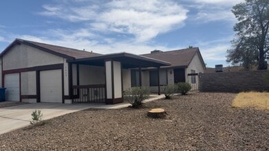 Building Photo - 4800 Woodlake Ave