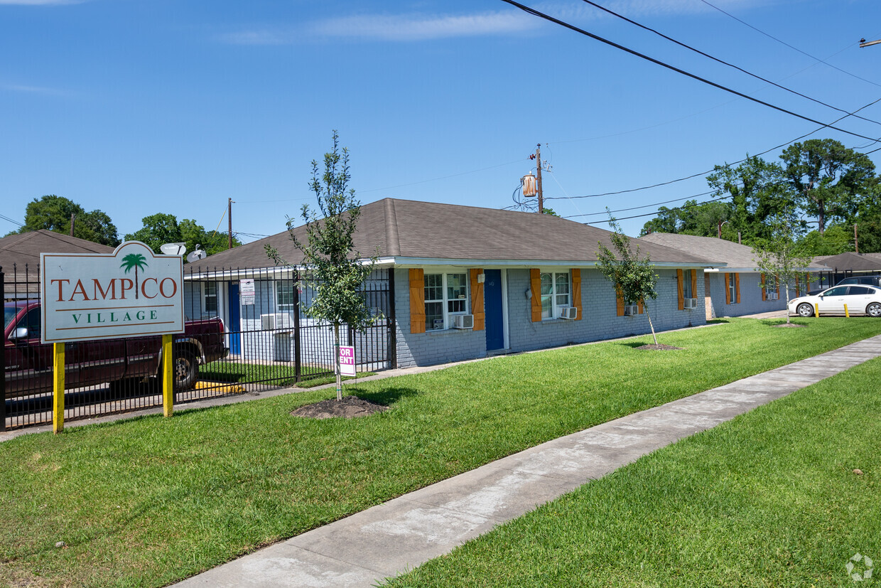 Primary Photo - 4403 Tampico St