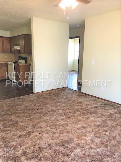 Building Photo - 2 Bed 1 Bath in the Minco Area