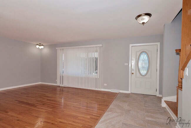 Building Photo - 7028 W Crain St