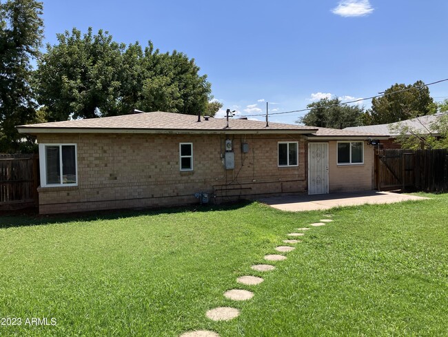 Building Photo - 3012 E Monte Vista Rd