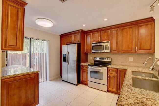 Foto del edificio - 7710 Lago Del Mar Dr
