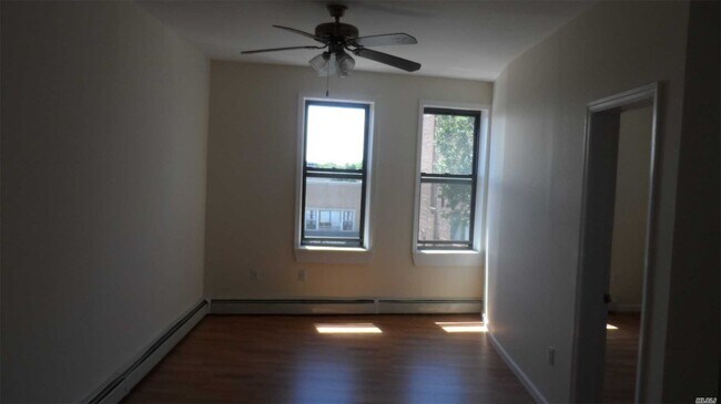 Foto del edificio - 219-45 Jamaica Ave