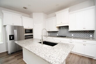 Building Photo - 24978 Tidmor Ln
