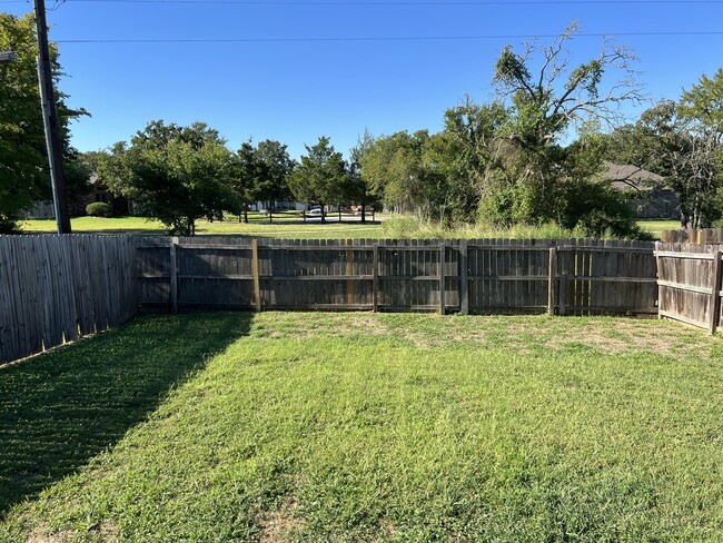 Building Photo - 1751 Rock Hollow Loop