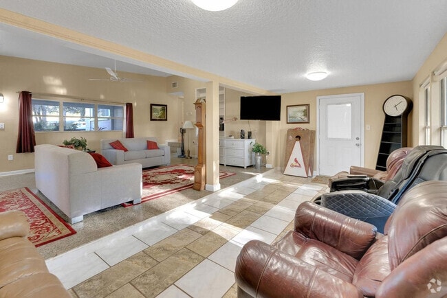 Building Photo - 7901 Lois Mae Ct