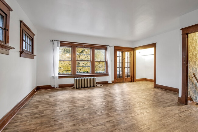 Building Photo - 79 Ideal St