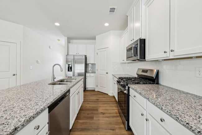 Building Photo - Parkway Pointe