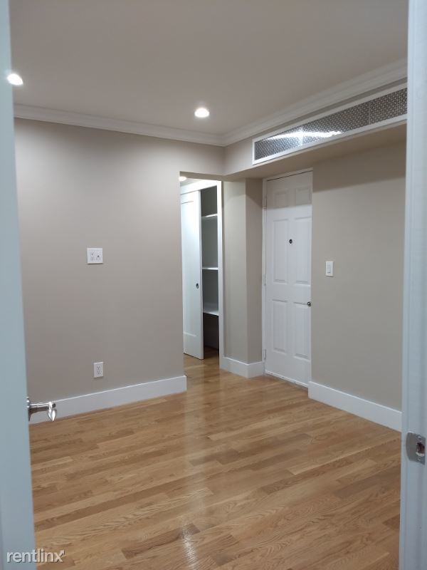 Building Photo - 1026 Rhinelander Ave