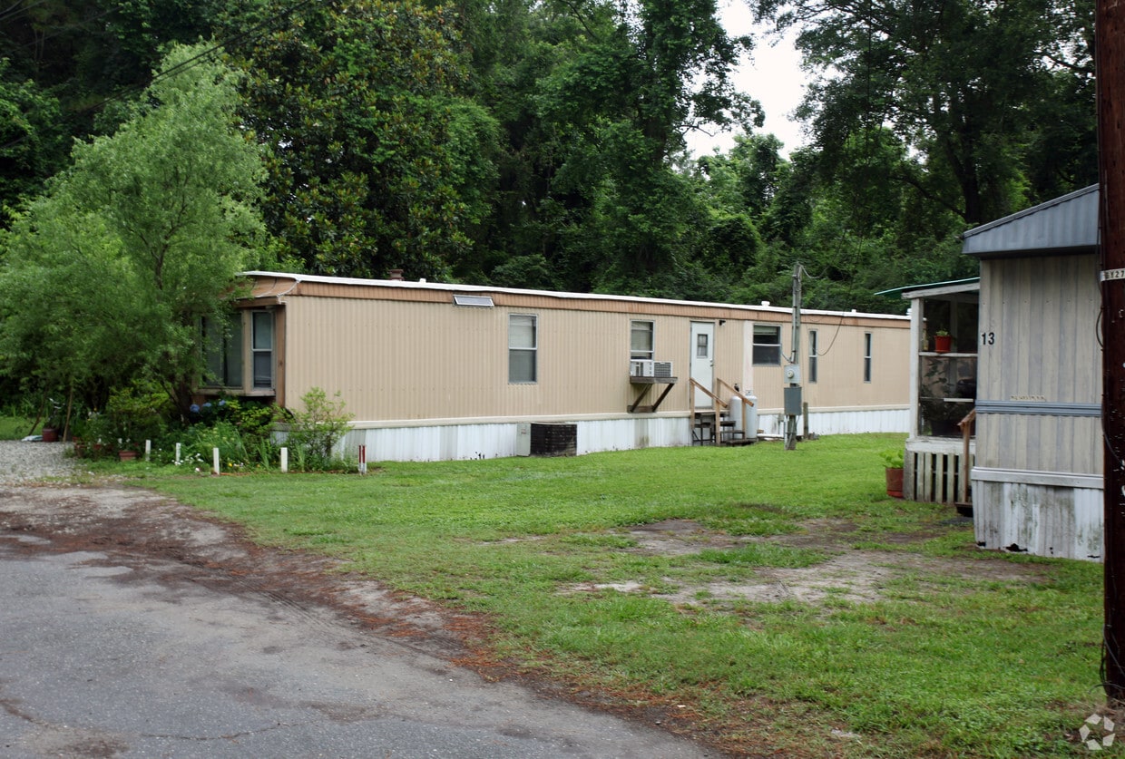 Northside Mobile Home Park Apartments in Castle Hayne, NC