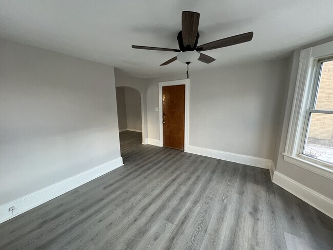 Building Photo - 119 Joliette St