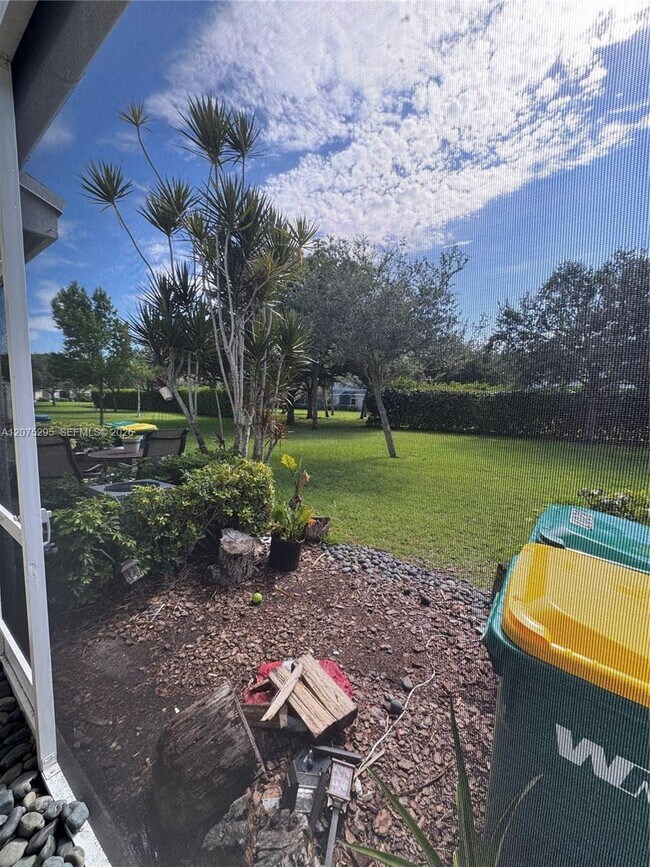 Foto del edificio - 8207 San Carlos Cir