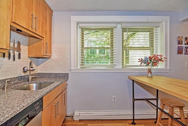 Building Photo - 12 Ransom Rd