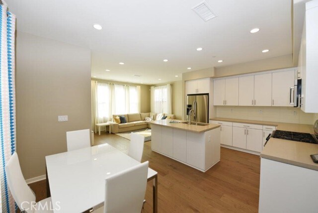 Foto del edificio - 338 Floral View