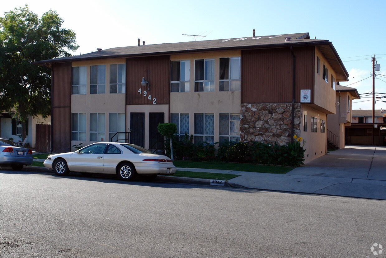 Foto del edificio - 4942 W 118th St