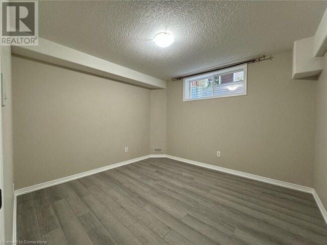 Building Photo - 361 Parkvale Dr
