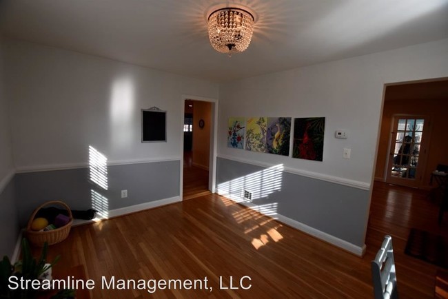 Building Photo - 8712 Maywood Ave