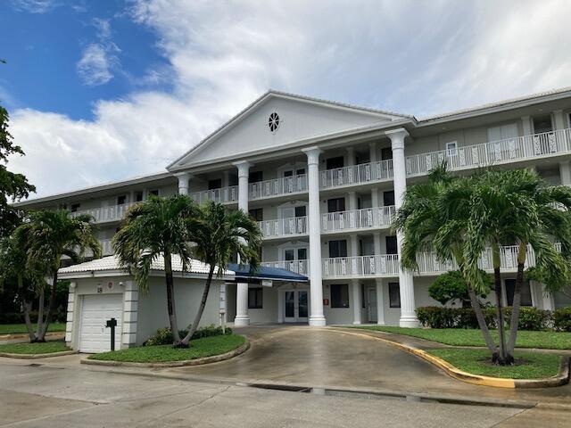 Foto principal - 2761 Village Blvd