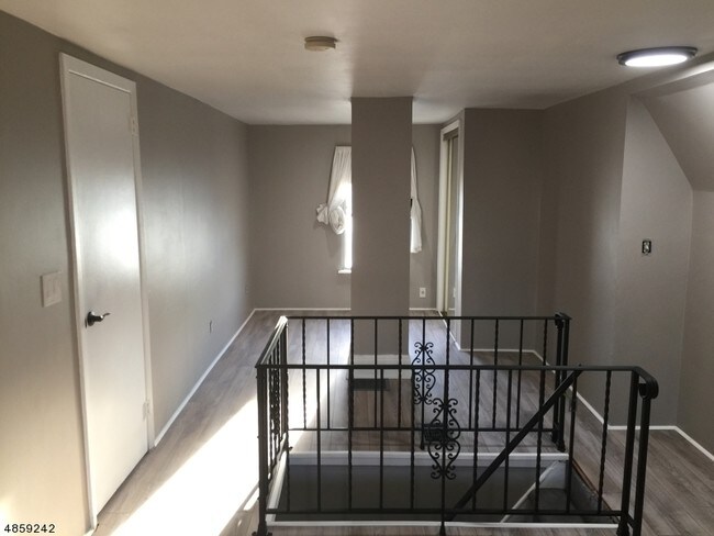 Foto del edificio - 408 Valley Brook Ave