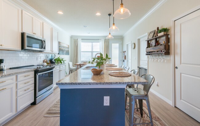 Building Photo - 7221 Half Moon Lake Dr