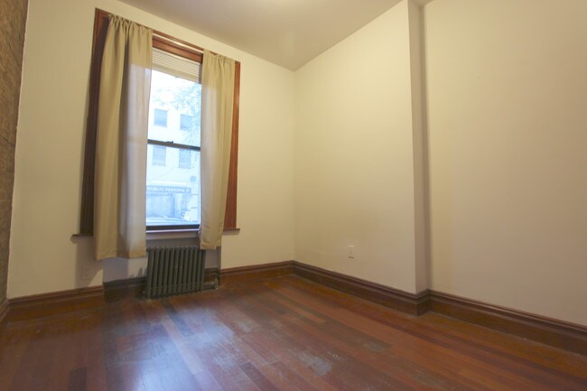 Building Photo - 434 E 76th St