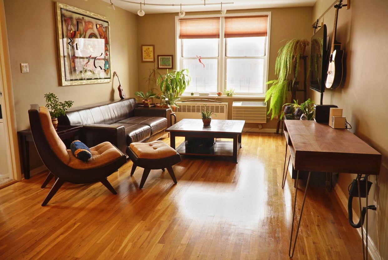 Primary Photo - 6311 Queens Blvd