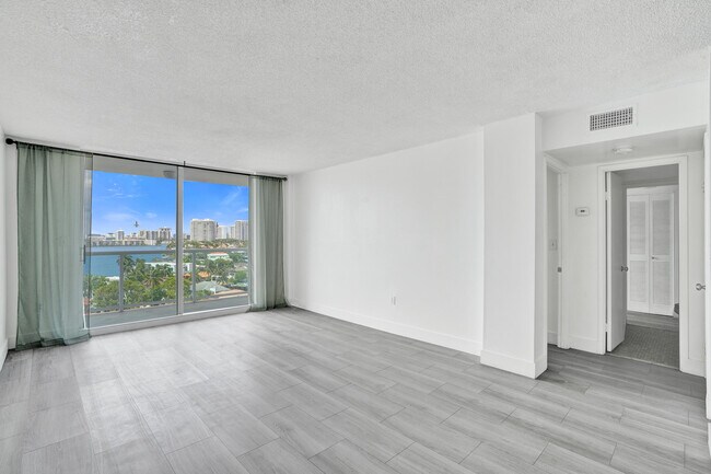 Foto del edificio - 2841 NE 163rd St