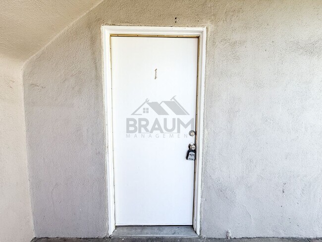 Building Photo - 6336 Tujunga Ave