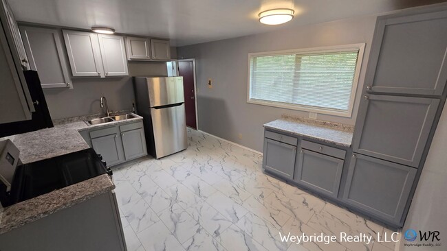 Building Photo - A Nice 3-Bed 1 Bath House in Northside!!!