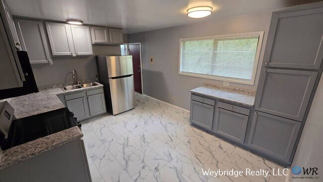 Foto del edificio - A Nice 3-Bed 1 Bath House in Northside!!!