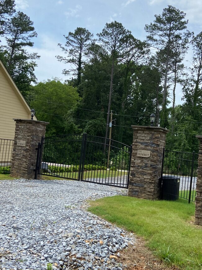LOCATED IN THE SUMMIT - 597 Mountain View Rd SE